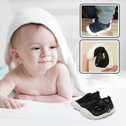Chaussure bébé pour premiers pas, modèle doux et confortable adapté aux tout-petits.