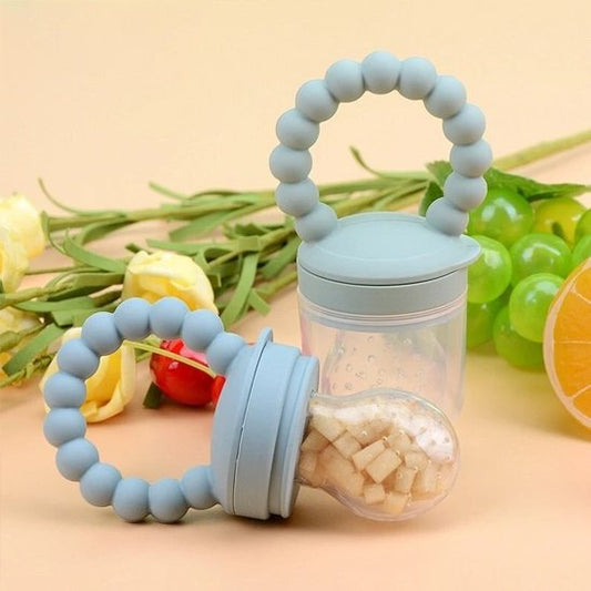 Grignoteuse bébé en silicone alimentaire avec fruits pour une diversification alimentaire sécurisée