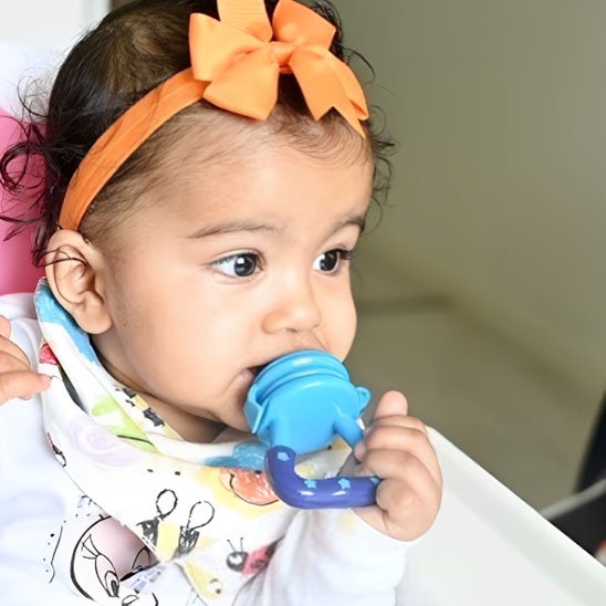 Grignoteuse bébé sécurisée pour faire découvrir de nouvelles textures dès le plus jeune âge