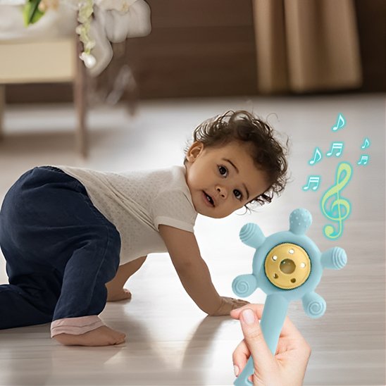 Hochet bébé à ventouse utilisé au sol pour encourager l’exploration tactile et visuelle